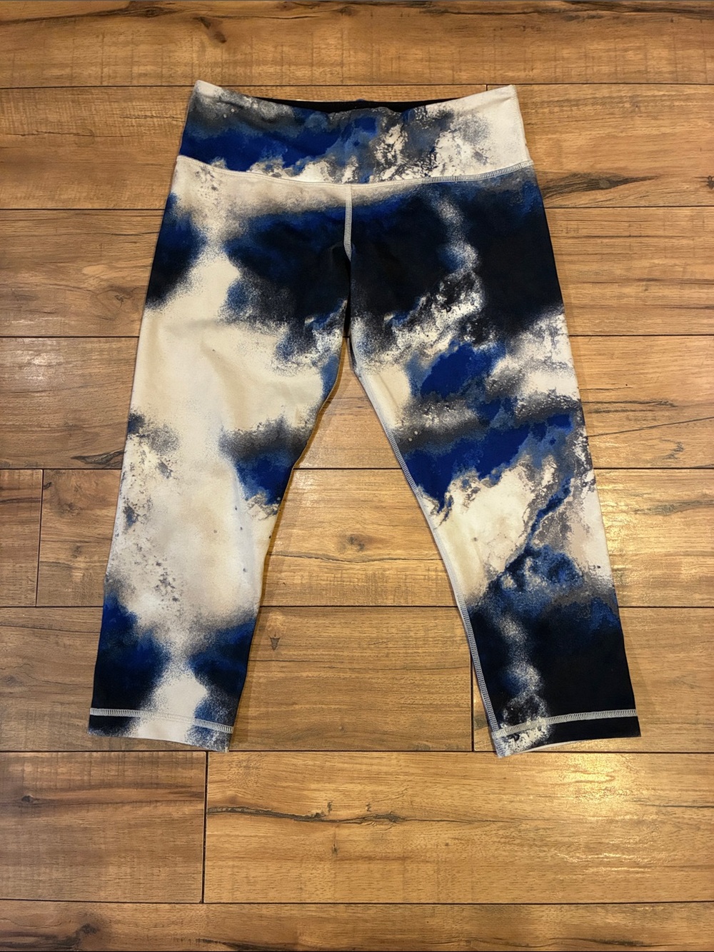 lululemon athletica Blue, Black & White Marble Capri Leggings Cropped